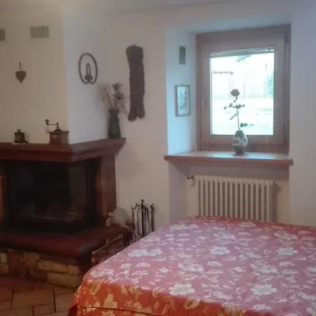 Comodo Appartamentino In Centro Valle Сен-Пьер