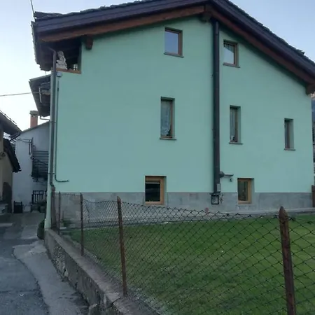 Comodo Appartamentino In Centro Valle * Сен-Пьер